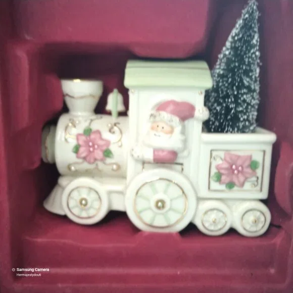 Ornement père noël avec de grande jambe en bois ROUGE